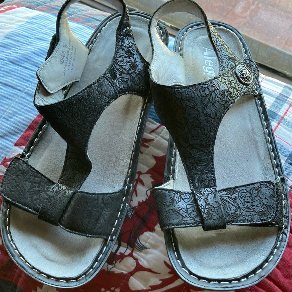 Alegria Kerri Coal Sandals Size 39.5 /8.5 med Leather Open Toe Wedge Comfort